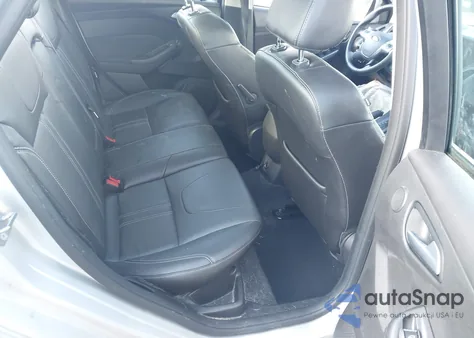 2014 Ford Focus Titanium z USA, uszkodzony, nr VIN 1FADP3J27EL463120